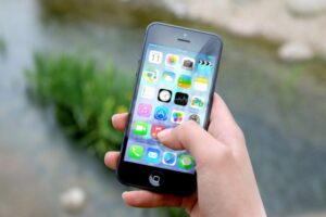 Ваш IPhone проживёт дольше: отключаем эти функции и не даём «умереть» батарейке