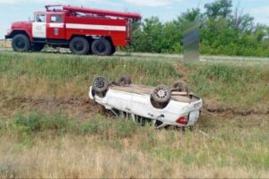 В Волгоградской области погиб пассажир перевернувшегося автомобиля
