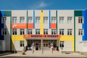 Новая школа-тысячник в Волгограде торжественно встретила своих учеников