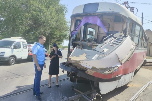 Грузовик снес кабину трамвая № 3 в Волгограде