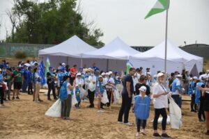 Волгоградцы очистили берег Волги от мусора