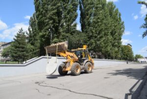 На «Красном Октябре» закончили ремонт тротуаров и подпорной стены спуска