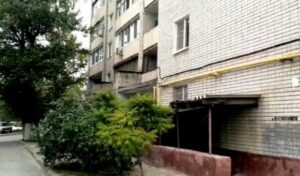 «Это мой сын! Убирайтесь!»: мать омского Маугли отрицает похищение ребенка