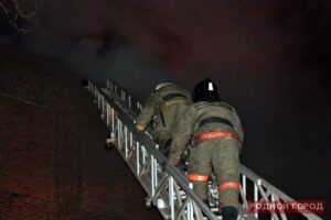 114 человек эвакуировали из-за пожара в многоэтажке под Волгоградом