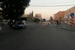В центре Волгограда «ВАЗ-2112» на «зебре» сбил пятиклассницу