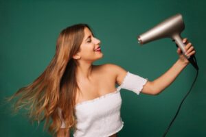 Волгоградка потребовала запретить фены Dyson в России