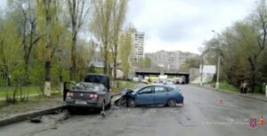 Двое взрослых и 12-летняя девочка попали в ДТП в центре Волгограда