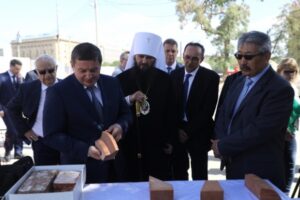 Бочаров проконтролировал ход возведения собора Александра Невского