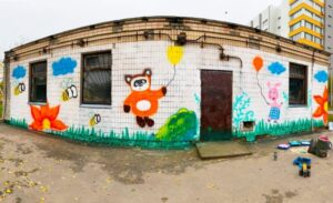 Волгоградские волонтеры культуры украсили одну из стен больницы № 25