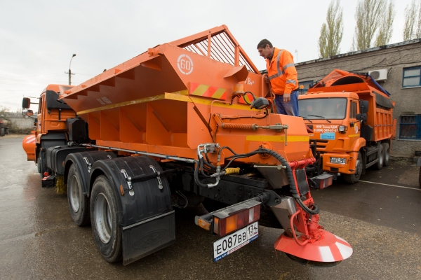 55 единиц спецтехники закупят в Волгограде к зиме