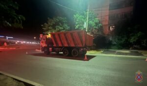 Под Волгоградом КамАЗ наехал на пешехода