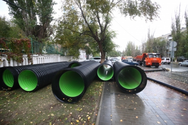 В Волгограде на 65% завершили работы по замене одной из труб коллектора