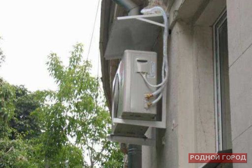 В Волгограде при установке сплит-системы погиб 20-летний монтажник