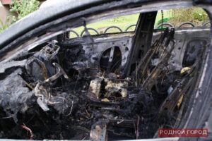 В Волгограде посреди ночи неизвестные сожгли две иномарки