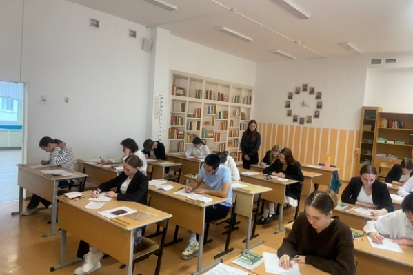 Более 99% школьников в Волгоградской области блестяще справились с итоговым сочинением