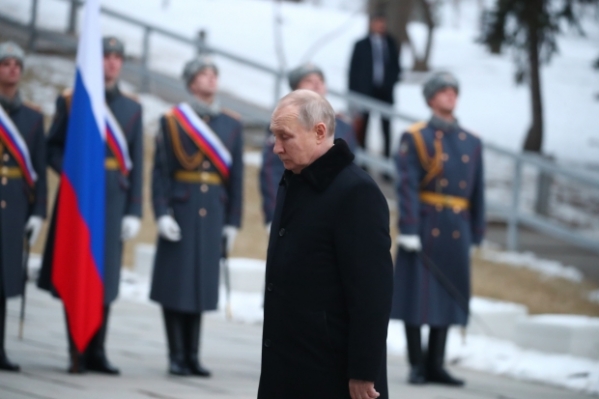 В Волгограде Владимир Путин почтил память погибших защитников Сталинграда