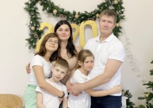 Многодетные волгоградцы боятся остаться без дома из-за претензий соседки