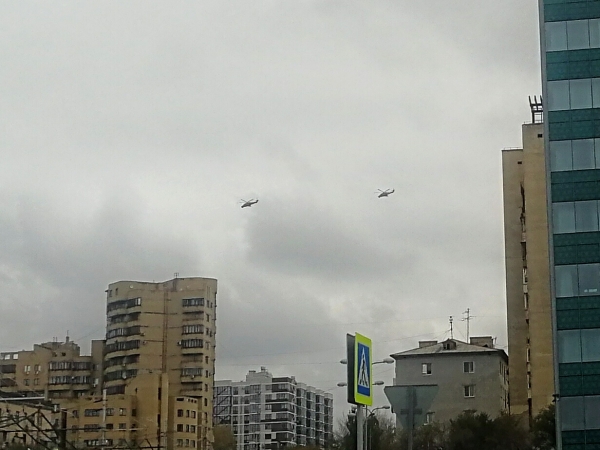 Над центром Волгограда кружили военные вертолеты