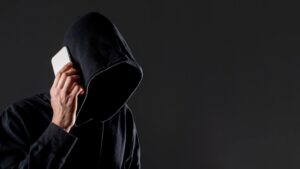 Почти 5 миллионов рублей выманили аферисты у менеджера из Волгограда