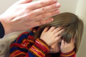В Волгограде 36-летняя женщина ударила 10-летнюю девочку за сына