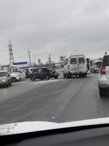 На Третьей Продольной в Волгограде ВАЗ-2107 протаранил «Газель»