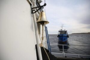 Волгоградцы обсуждают царскую яхту, пришвартовавшуюся к набережной