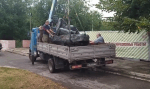 Поврежденный вандалами монумент в Волгограде восстановит местный скульптор