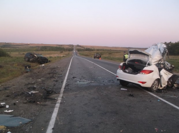 В автокатастрофе под Волгоградом погибли мать и ребенок