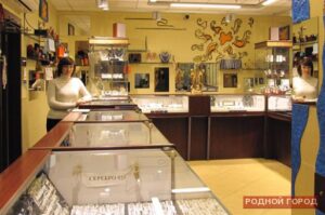 Неизвестные вынесли из ювелирного салона золота на 180 тысяч