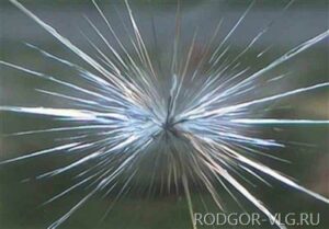 В центре Волгограда безработный обстрелял витрины банка из своей квартиры