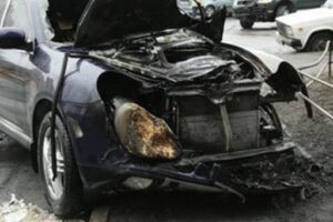Неизвестные сожгли Porsche Cayenne и Infiniti ночью в Волгограде