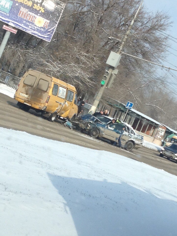 Волгоградская маршрутка стала участницей ДТП в  Краснооктябрьском районе