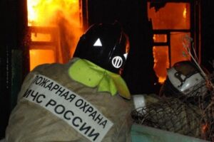Два человека пострадали из-за пожара в частном доме на юге Волгограда