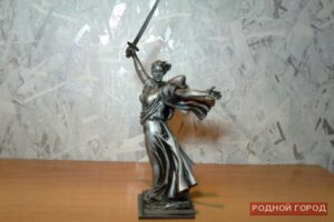 19-летний волгоградец «расстрелял» пассажиров трамвая и украл «Родину-мать»