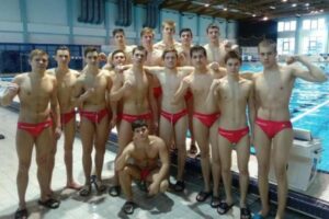 15 волгоградских качков в плавках взмокли в борьбе с конкурентами из Казахстана