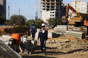 Бочаров проинспектировал строительство в Дзержинском районе Волгограда