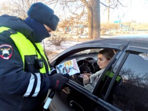 Волгоградским водителям напомнили о правилах перевозки детей