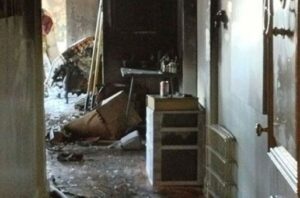 На юге Волгограда в девятиэтажке ночью загорелась квартира