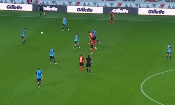 Гол Муллина вывел «Ротор» вперед в матче с «Химками» в первом тайме