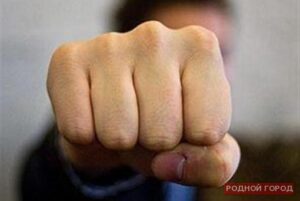 В Волгограде неизвестные до смерти забили мужчину на остановке