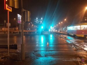 На западе Волгограда водитель на «Крузере» сбил 18-летнего пешехода и скрылся