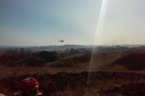 В Серафимовичском районе природный пожар тушат вертолётом
