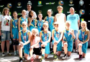 Юные волгоградские баскетболистки стали вице-чемпионками страны