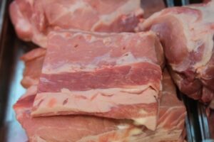 Волгоградский предприниматель изготовил 10 кг котлет из 6 кг сырья