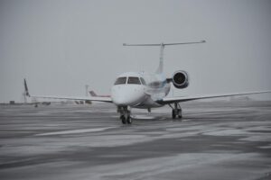 В Волгограде из-за непогоды задерживаются два московских авиарейса