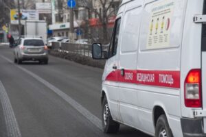 В Волгограде ищут водителя иномарки, который сбил 19-летнюю девушку