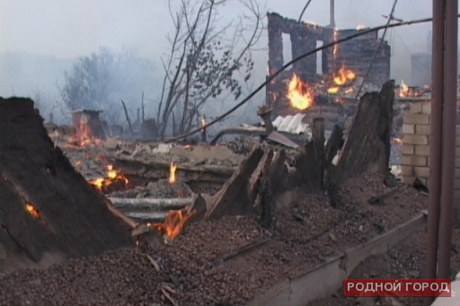 3 дачных дома неизвестные подожгли под Волгоградом