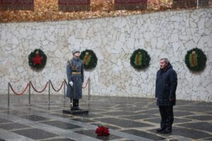 Губернатор Волгоградской области 4 ноября почтил память защитников Отечества