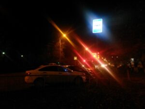 Волгоградцы активно обсуждают автохамов, паркующихся в «карманах»