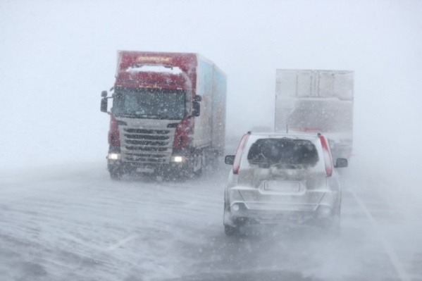 Движение большегрузов в Волгограде ограничили из-за непогоды